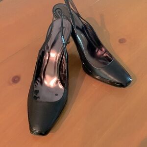 Elie Tahari slingback leather and patent leather 3" heel Size 40 US 9.5